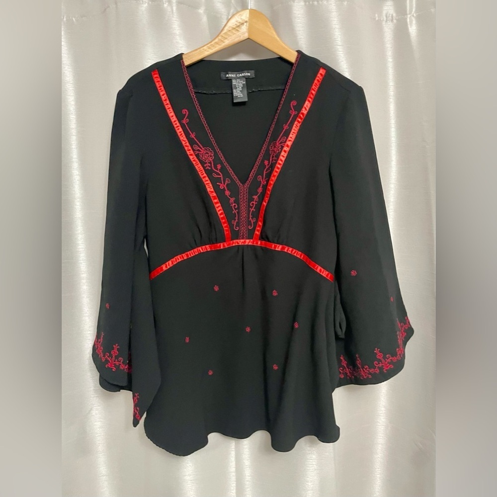 Anne Carson Black & Red Embroidered V-Neck Blouse